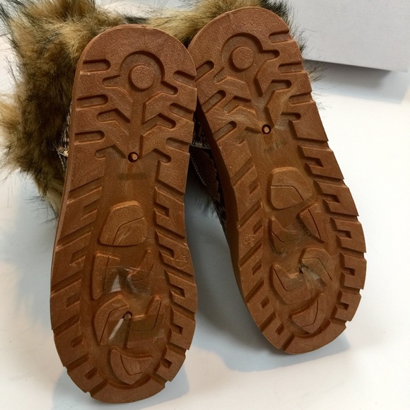 Bamboo Frozen Furry Python Print Lug Sole Boots - Picture 13 of 15